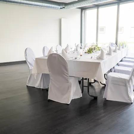 מלון Dejanil Hannover 3*